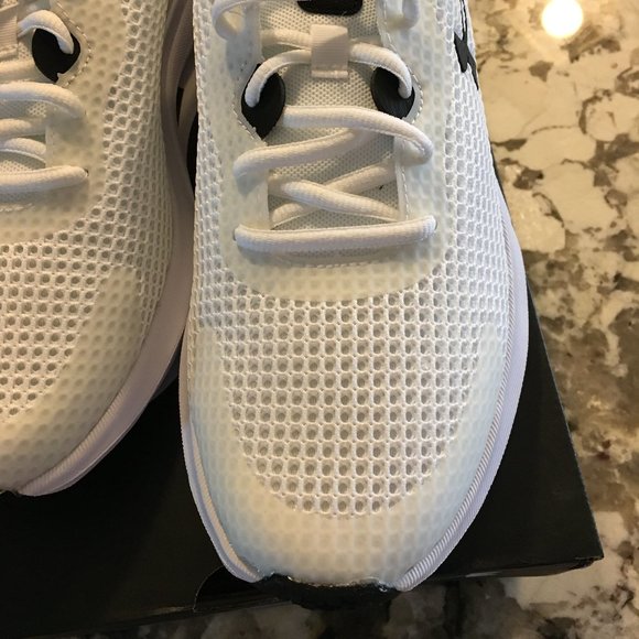 Under Armour Surge 3 Women's Running Shoes White Sneakers Athletic Mesh NEW BOX - Picture 4 of 8